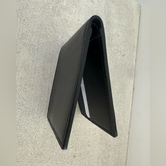 GUCCI Black Leather Bifold Wallet Gold Logo Gift Ready - Picture 7 of 8